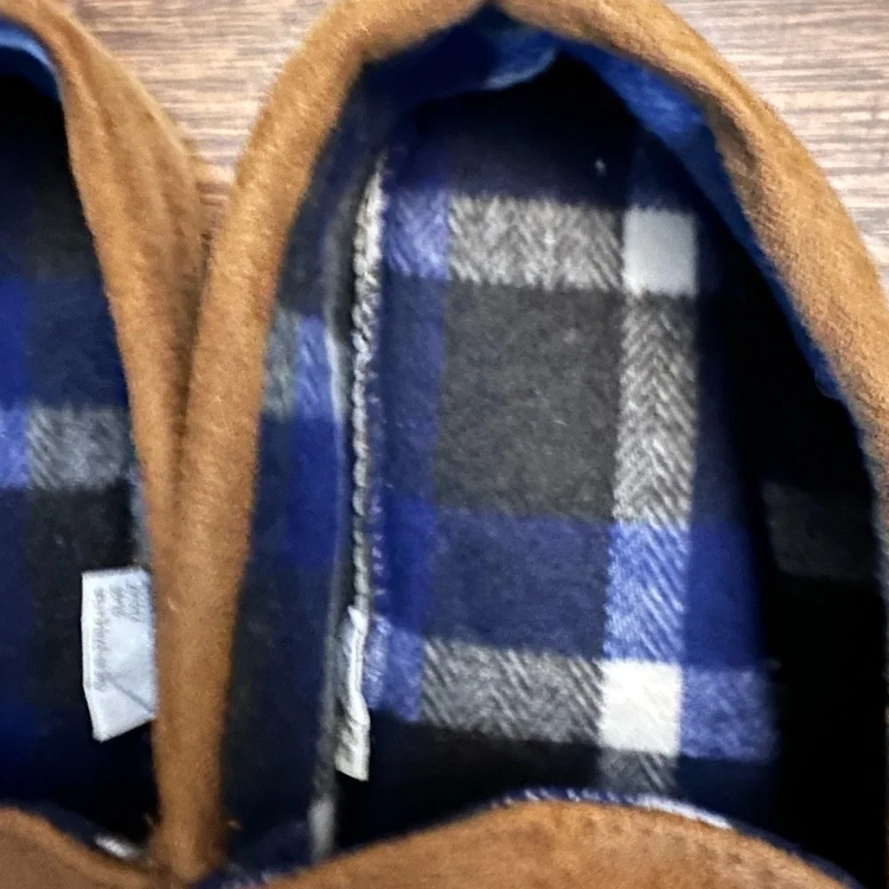 Creighton moccasin slippers men’s 9/10 brand new chestnut brown blue jays